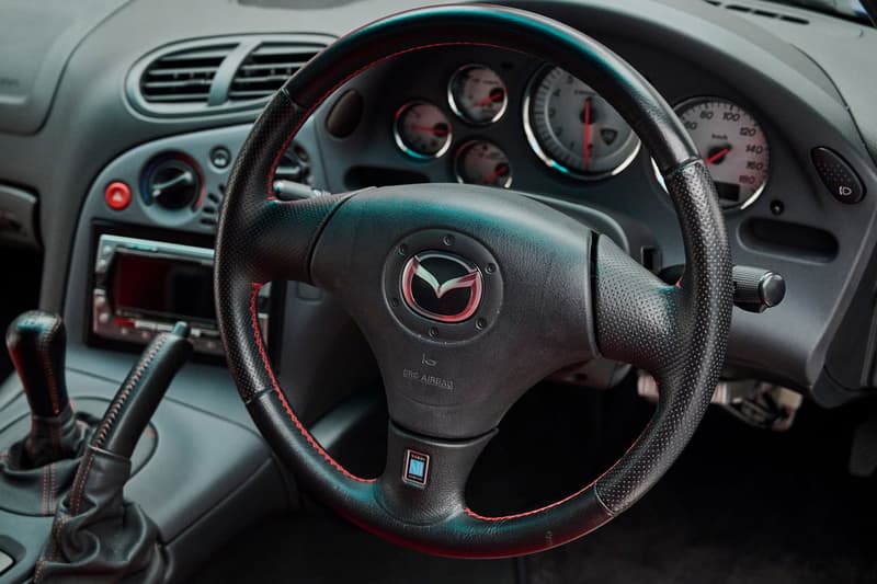 全球限量 1,044 辆极罕有 2002 Mazda RX-7 Spirit R Type A 展开拍卖 | Hypebeast