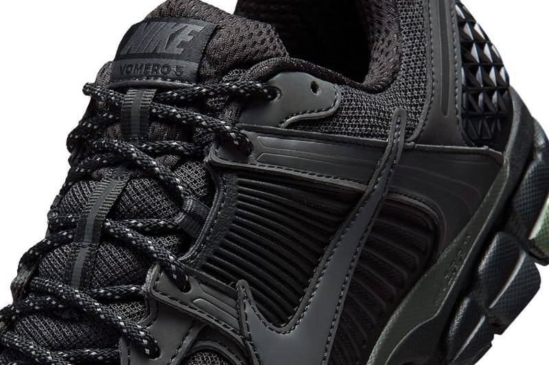 お買い得 1.6万購入2025年最新 NIKE Vomero ボメロ BLACK お買い得 1.6万購入2025年最新 NIKE Vomero ボメロ BLACK お買い得 1.6