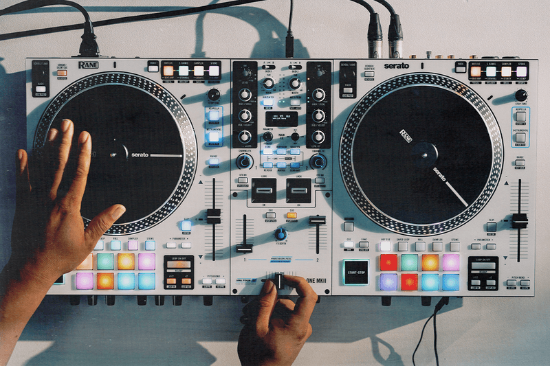 serato DJ RANE ONE コントローラー rne_onemkii.jpg