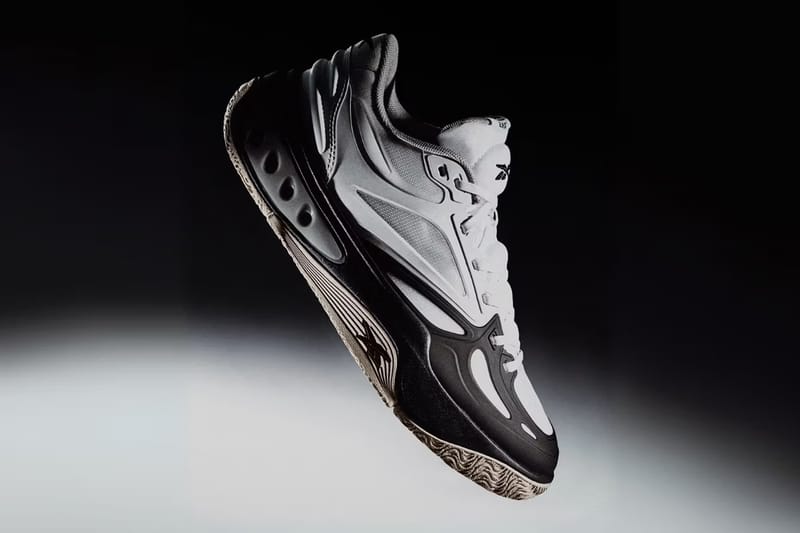 リーボックの人気モデル Engine A に新色 “ムーンストーン”が