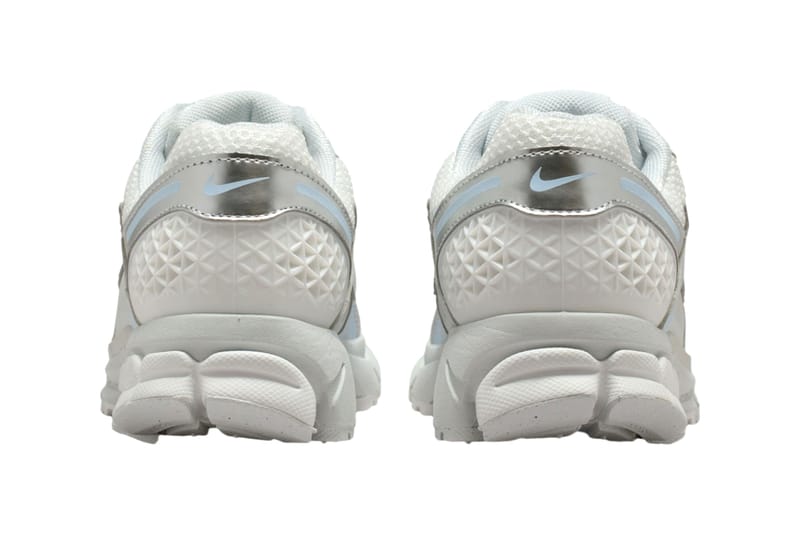 NIKE ZOOM VOMERO 5 アイボリー 9.5 The Nike Zoom Vomero 5 Light Bone Sesame Releases July 2024