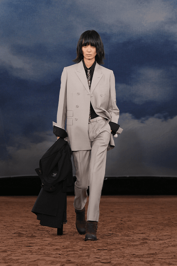 未使用 Burberry BURBERRY（バーバリー） 長財布 メンズ TBロゴ 無地 レザー ブラック