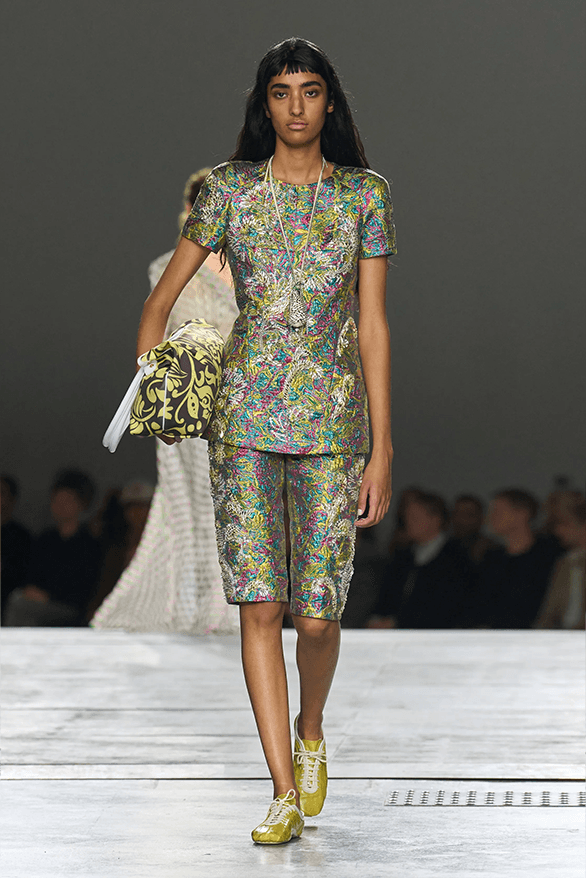 Dries Van Noten Primavera/Verão 2026 na Paris Fashion Week | Hypebeast