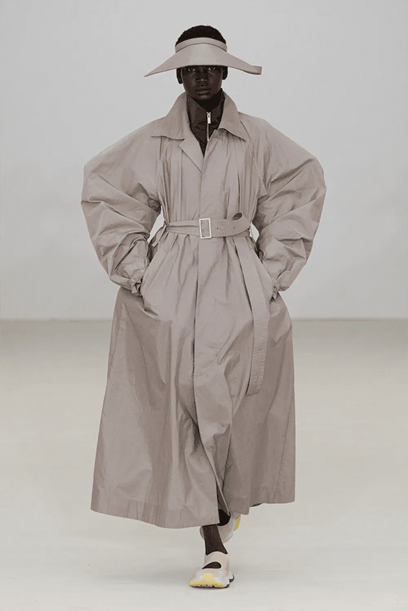 Issey Miyake 2026 春夏：耸肩开场，衣物有意识 | Hypebeast