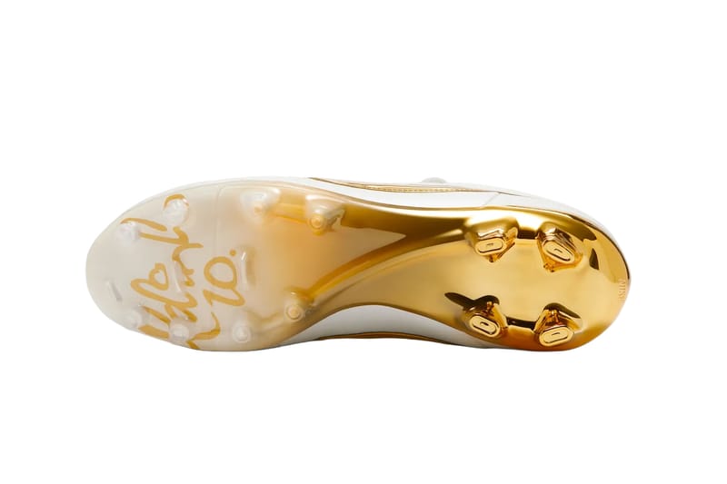 ロナウジーニョxナイキによるティエンポレジェンドFG “タッチオブ