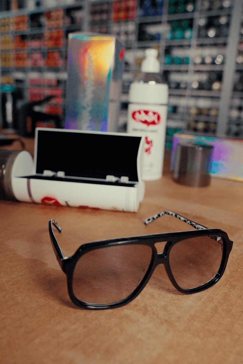 Compre a collab de óculos Vintage Frames Company x Stash | Hypebeast