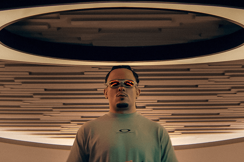 Oakley 再度携手 Podpah，经典 Teeth Alpha 回归 | Hypebeast
