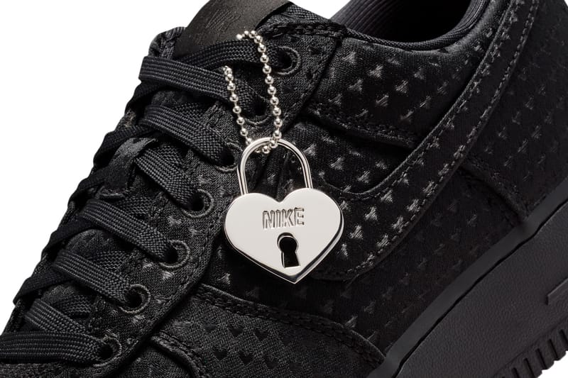 Nike Air Force 1 Triple Black 