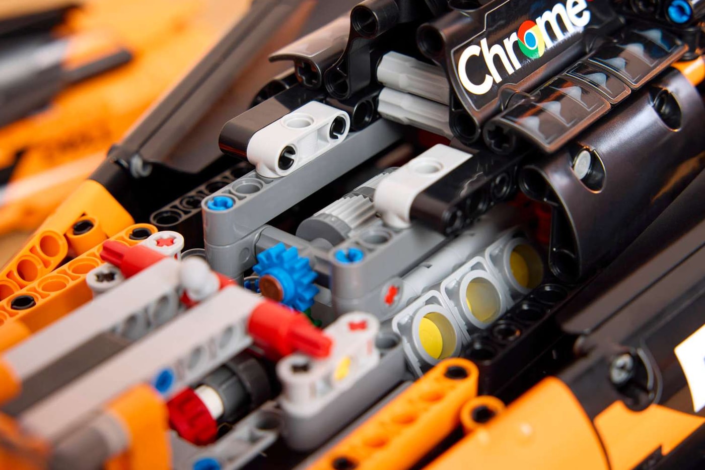 LEGO Technic McLaren MCL39 : l’hommage officiel à la saison F1 2025 ...