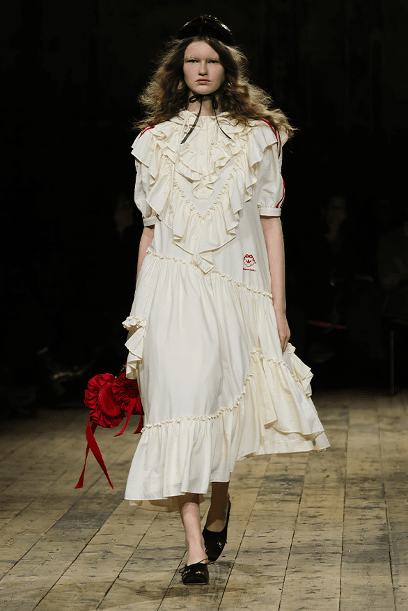 Simone Rocha 2026 秋冬系列｜London Fashion Week 大秀全解析 | Hypebeast