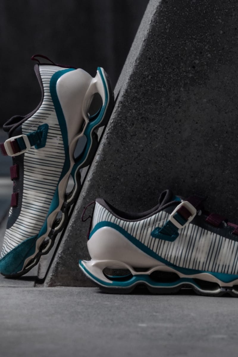 ミズノからサマースニーカーウエーブプロフェシー ストラップ2が登場