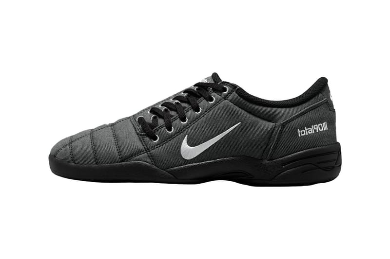 Nike トータル90 ブラック ナイキのY2Kサッカーシューズ「トータル 90 III」がオールブラックで