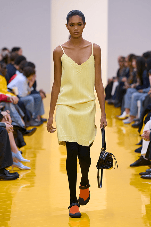 LOEWE Fall/Winter 2026 na Paris Fashion Week | Hypebeast