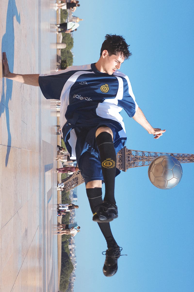 あ*様 BALENCIAGA 24SS Soccer Game Balenciaga Takes to the Pitch for Its Soccer Series 26 Campaign