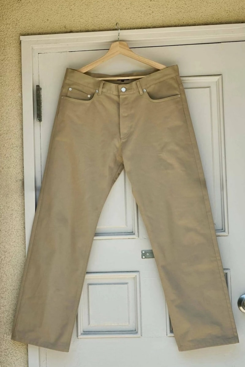 EDIFICE, A.P.C.와 손잡고 럭셔리 새틴 코튼 데님 캡슐 공개 이미지 16