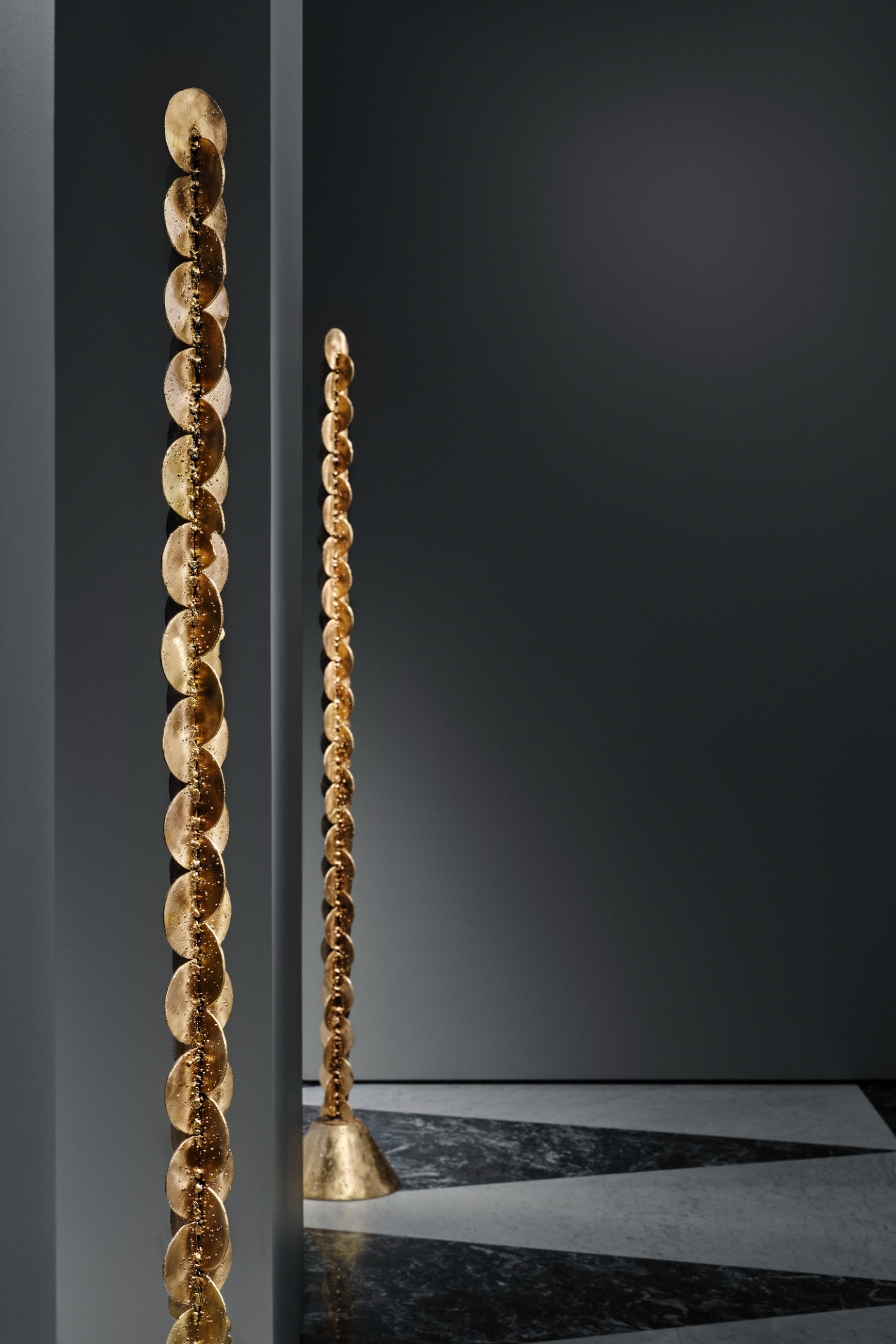 Ipinipresenta ng Acne Paper Palais Royal ang 'A Measure of the Moon' ni ...