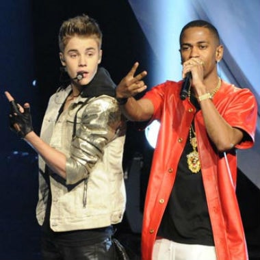 Justin Bieber featuring Big Sean - As Long As You Love Me (Live on ...