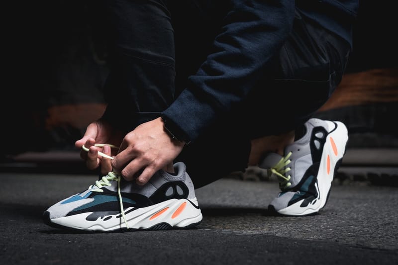 Yeezy blanche et new arrivals orange