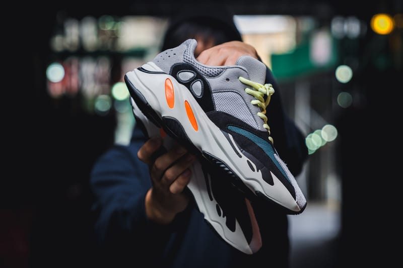 Gros Plan Sur La adidas Originals YEEZY BOOST 700