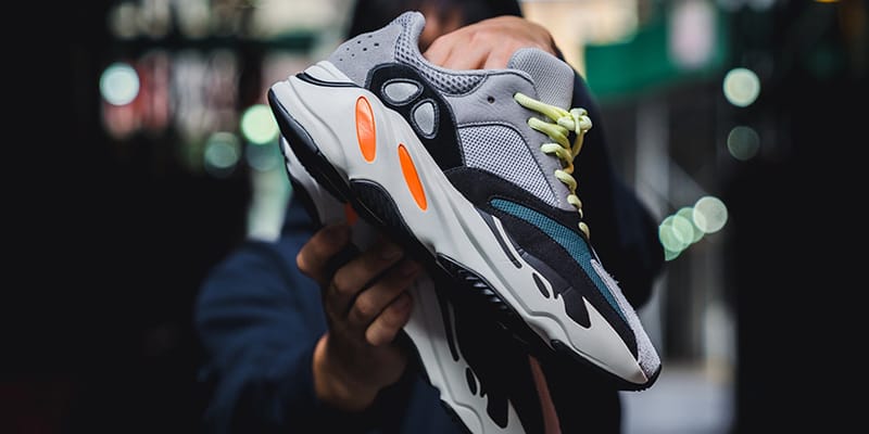 Yeezy 700 sortie discount 2020