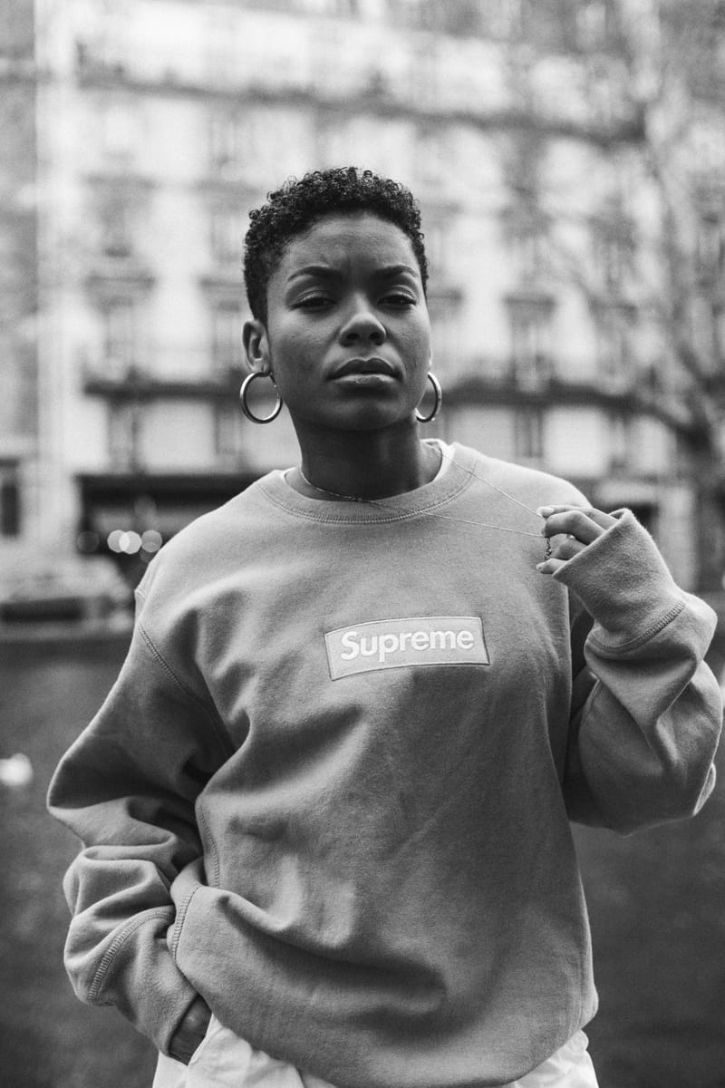 Supreme Box Logo Les Sweatshirts S Affichent Dans Les Rues De