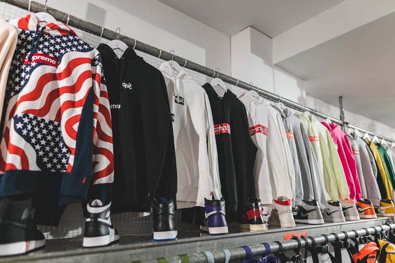 Supreme Nike x Off White YEEZY Structure organise une vente