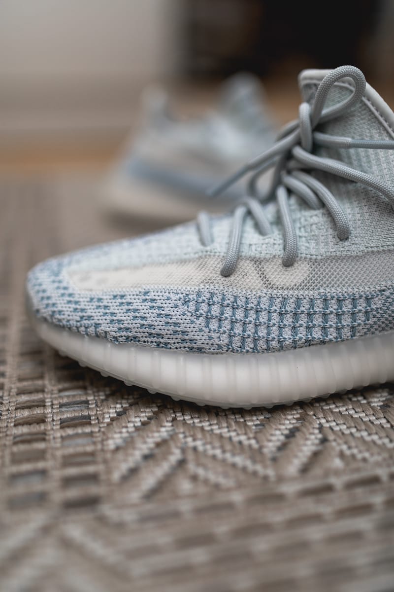 YEEZY BOOST 350 V2 Gros plan sur les coloris