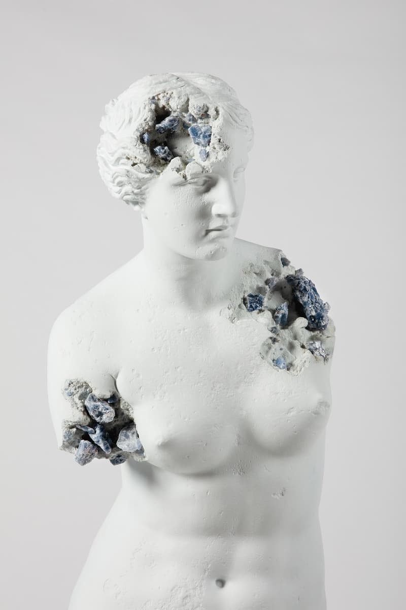 Daniel Arsham Zoom sur les sculptures de la Grèce antique revisitées