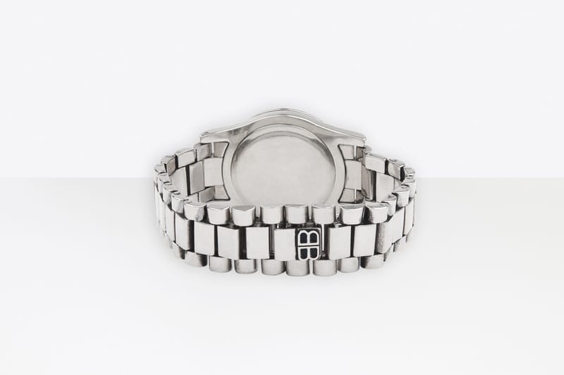 Balenciaga d voile un bracelet imagin comme une fausse montre