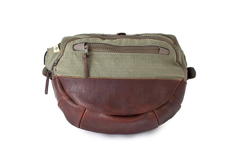visvim　8Lバック visvim BALLISTIC LUMBAR 8L ボディバッグ 型押し 黒 - メルカリ