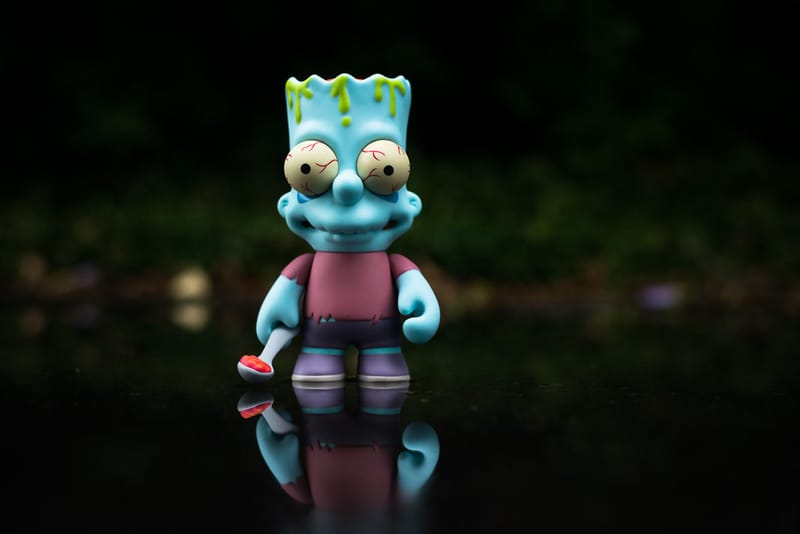 The Simpsons x Kid Robot Zombie Bart Toy 玩偶| Hypebeast