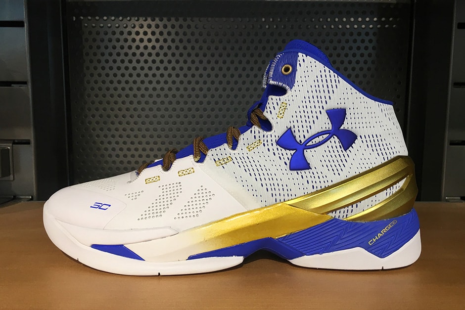 抢先预览 Under Armour Curry 2 总决赛别注配色「Gold Rings」 | Hypebeast