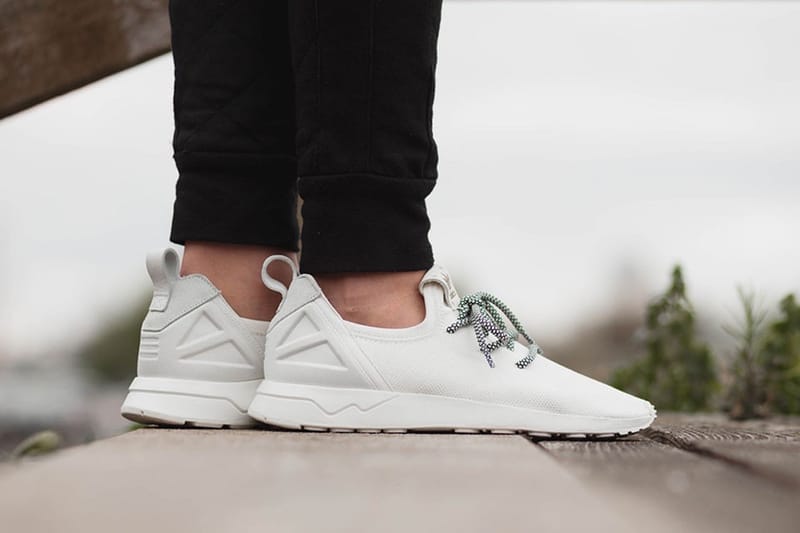 白•*¨*•.¸♬︎ adidas Originals ZX Flux Adv X 全白配色| Hypebeast