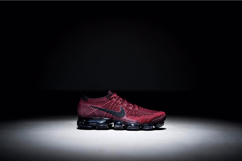 nike air vapormax red and black