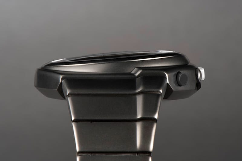 SEIKO White Mountaineering クロノグラフ 1,000本限定。ホワイトマウンテニアリングが手がける “黒” の