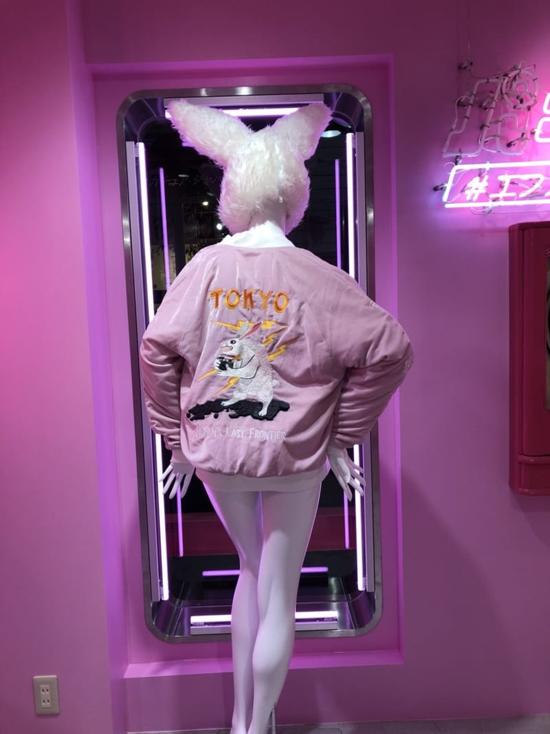 走进Fxxking Rabbits 原宿粉色主题新店#FR2梅| Hypebeast