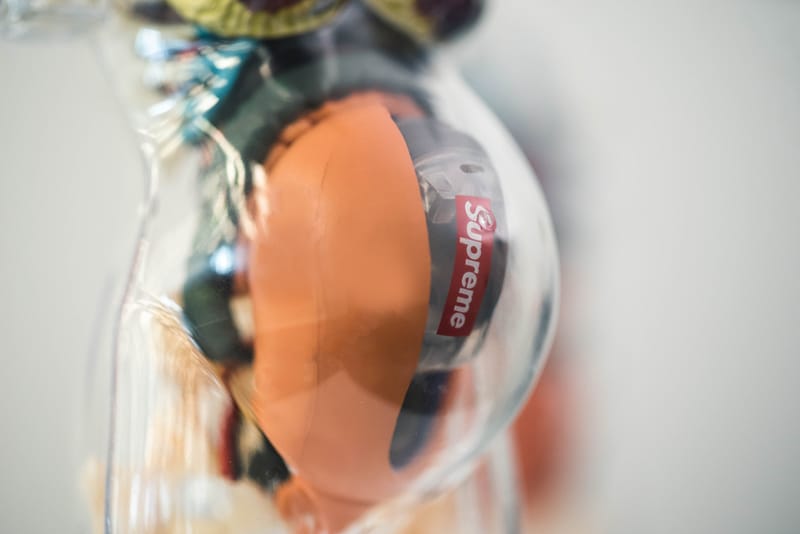 蜚声国际！Supreme 本季人体解剖模型单品大有来头？ | Hypebeast