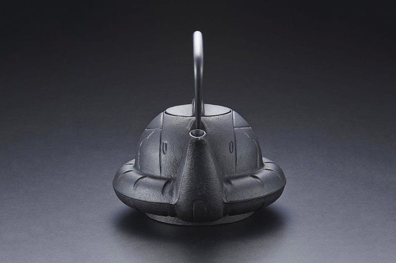 南部铁器铸制ZAKU 头造型生铁茶壶| Hypebeast