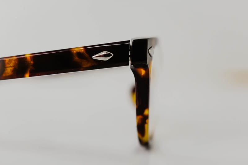 近赏OBJ x TVR x RAINMAKER 三方联名眼镜系列| Hypebeast