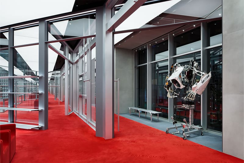 日本模型艺术家池内启人打造专属面罩正式登陆Balenciaga 青山店展出