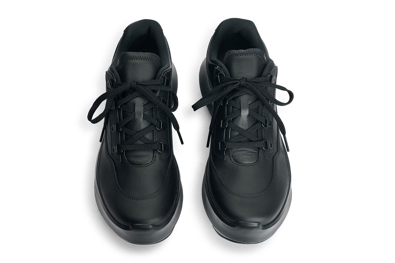 COMME des GARÇONS x Salomon SR811 最新联名鞋款正式推出黑白配色