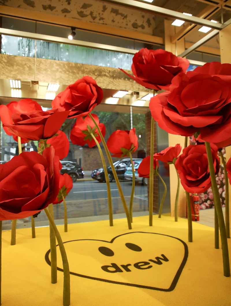 走进 drew house 全新「infinite love flower shop」无限爱快闪花店 Hypebeast