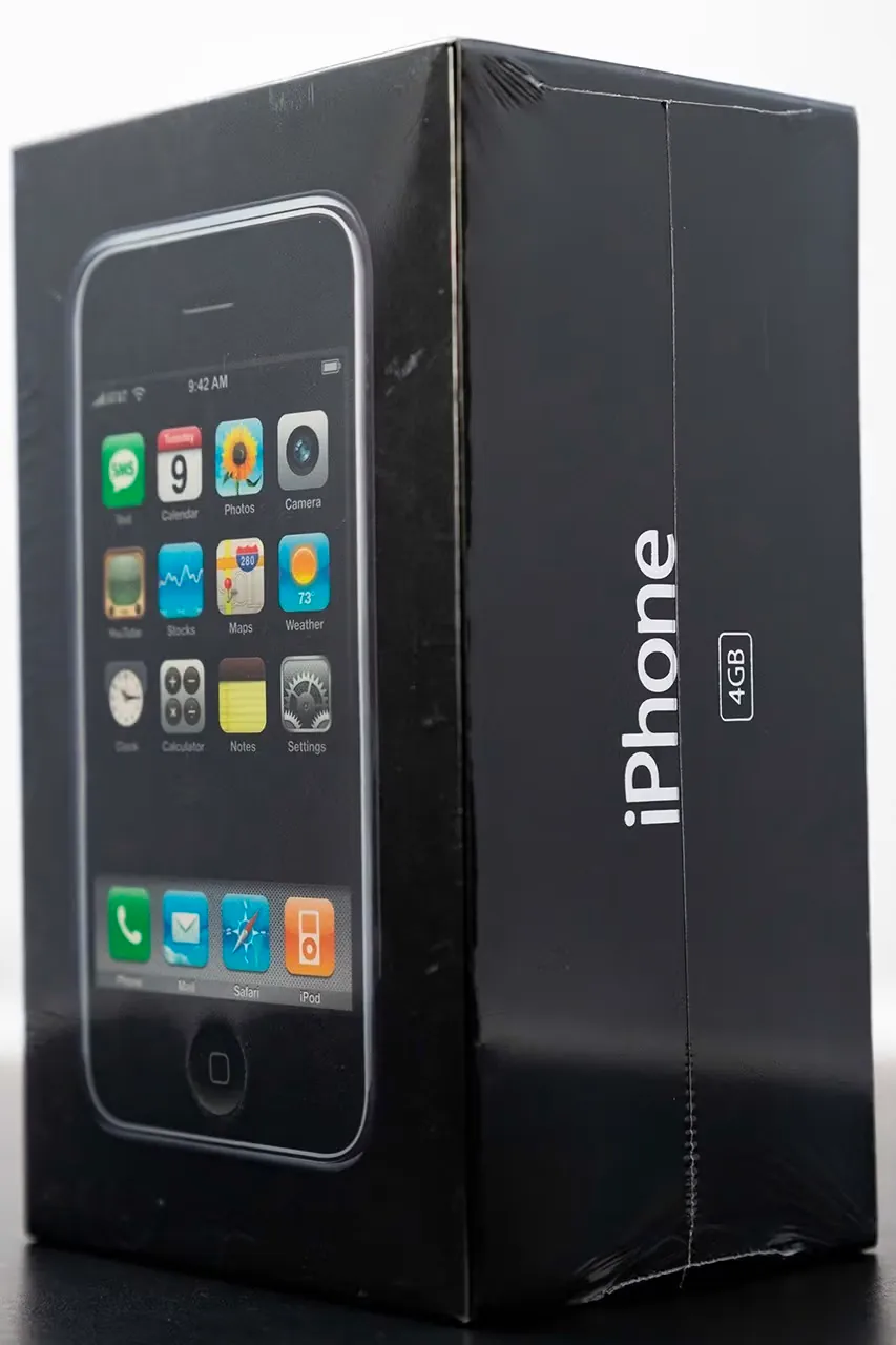 罕见初代Apple iPhone 4GB 以近$20 万美元售出| Hypebeast