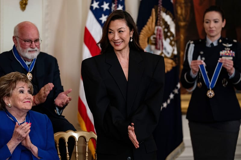 杨紫琼获颁美国平民最高荣誉「总统自由勋章」 | Hypebeast
