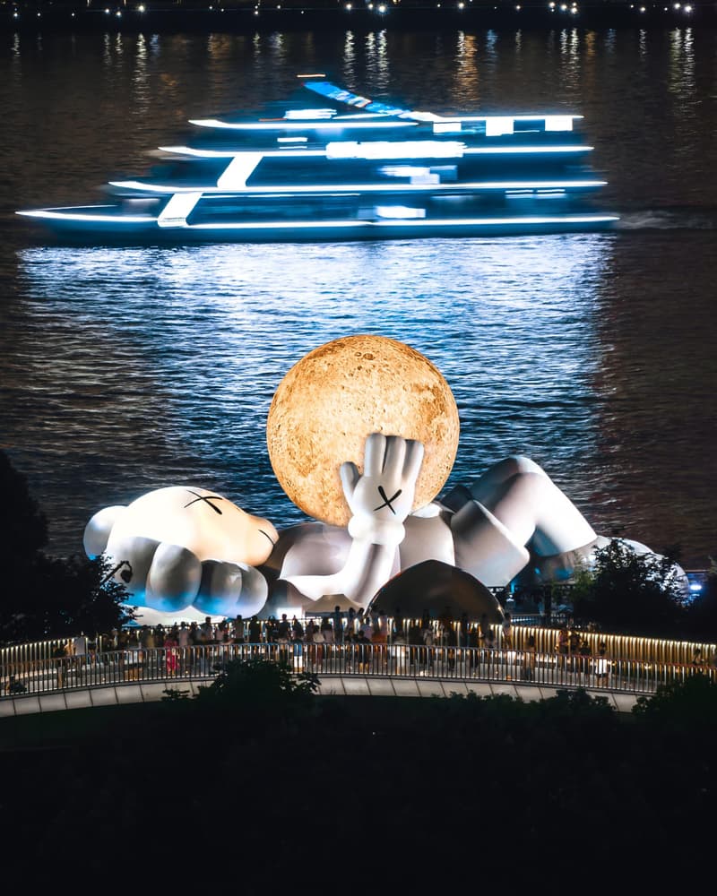 KAWS 与AllRightsReserved 呈献《KAWS:HOLIDAY》上海站| Hypebeast