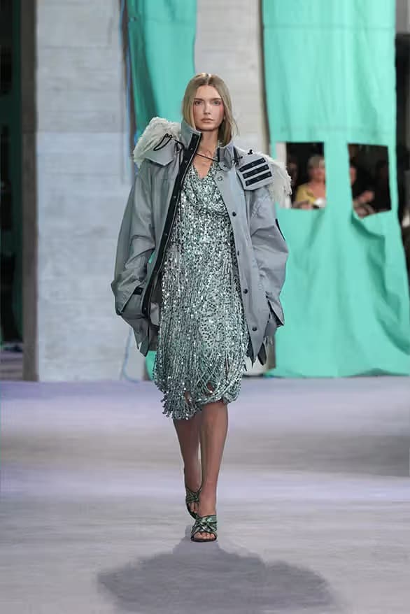 BURBERRY☆高級感溢れるスーツ ブライトが「バーバリー」2023年春夏コレクションのショーに来場