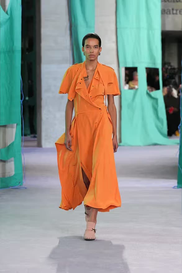 夏日探险！Daniel Lee 执掌 Burberry 2025 夏季系列大秀登场 | Hypebeast