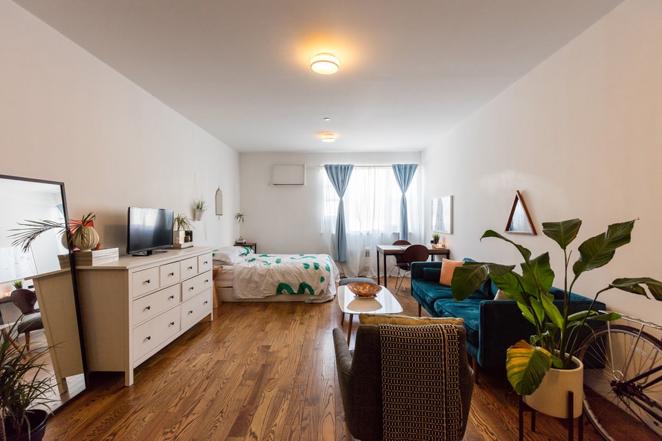 How a Fashion Editor Transforms a Tiny Brooklyn Studio into a Spacious