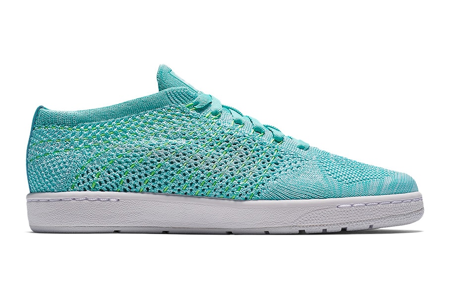 turquoise nike tennis shoes