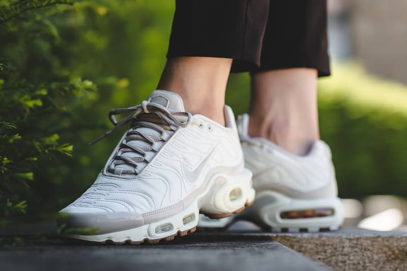 nike air max pre day light bone on feet